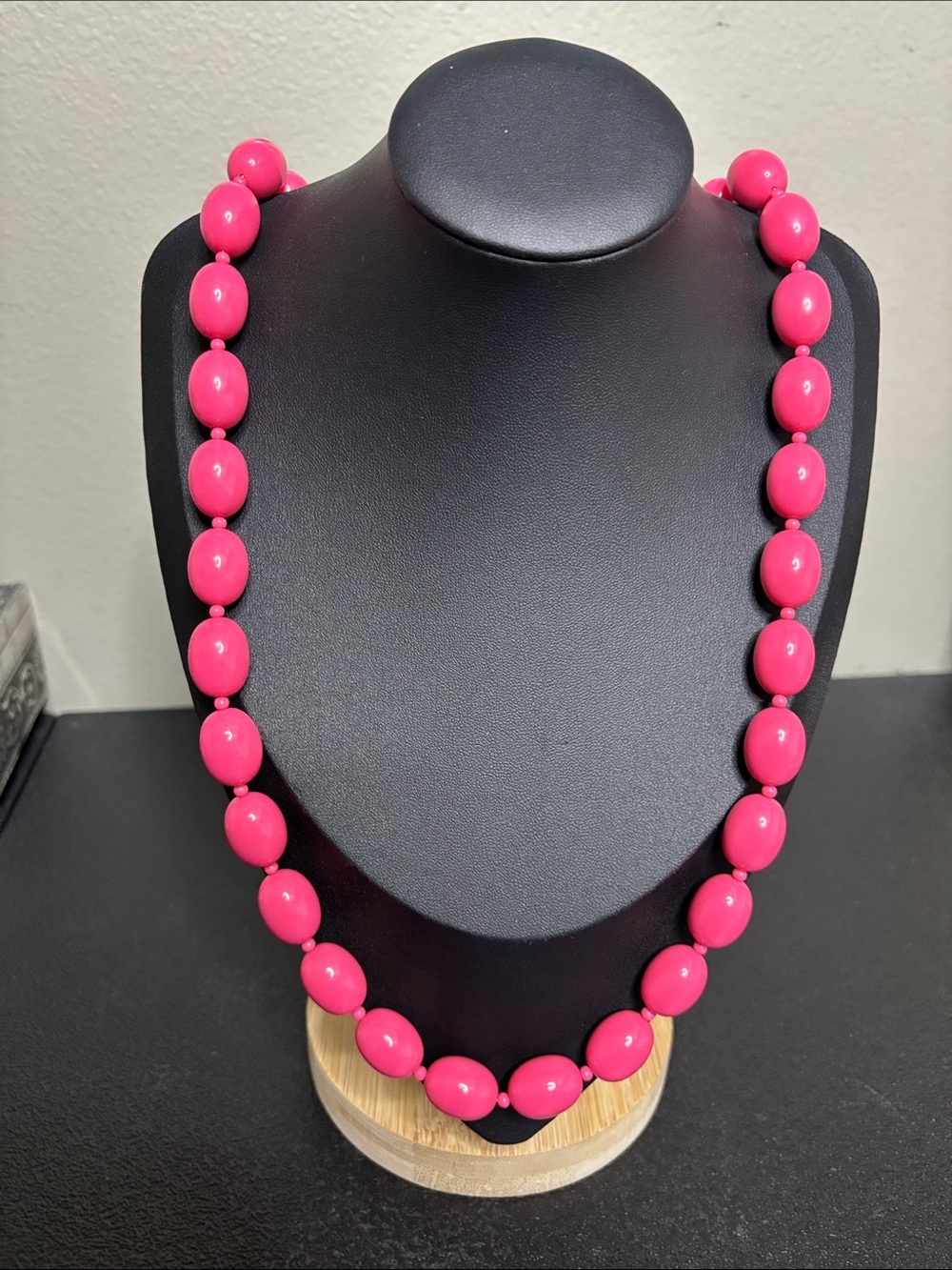 Vintage Hot Pink Acrylic Knotted Long Pinup Necklace Roaring 20’s
